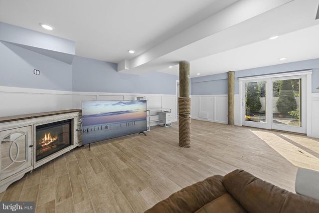 229 S 2ND ST, Surf City, NJ 08008