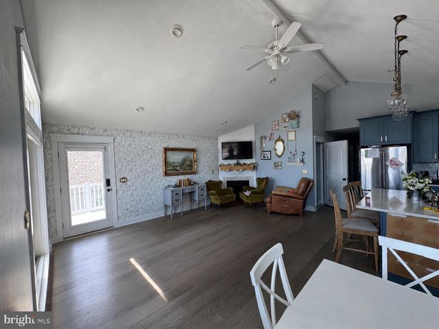 229 S 2ND ST, Surf City, NJ 08008