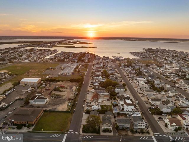229 S 2ND ST, Surf City, NJ 08008