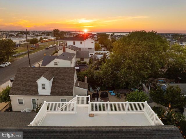 229 S 2ND ST, Surf City, NJ 08008