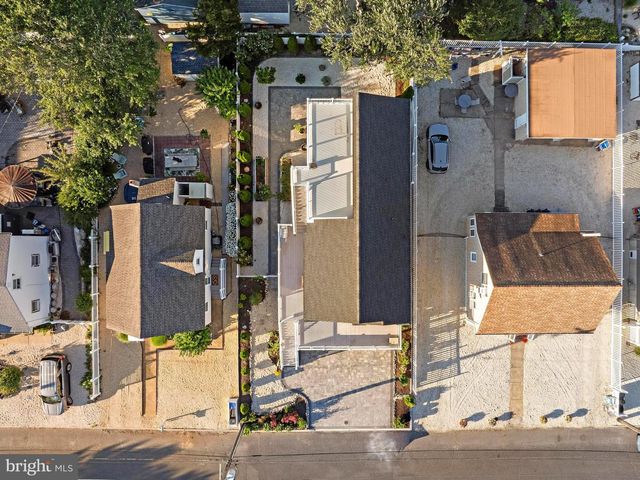 229 S 2ND ST, Surf City, NJ 08008