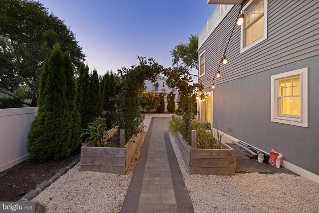 229 S 2ND ST, Surf City, NJ 08008