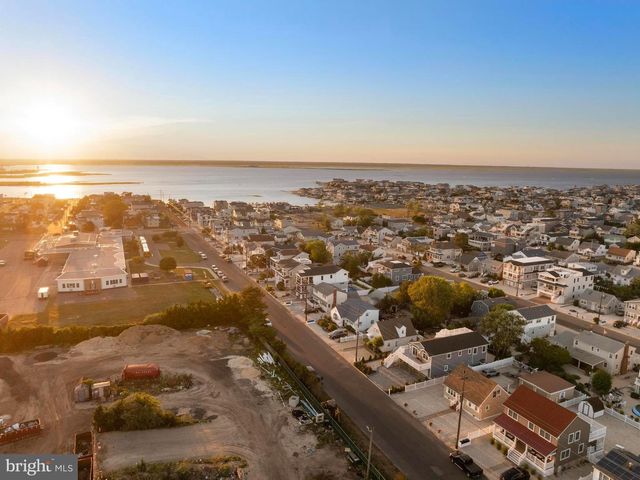 229 S 2ND ST, Surf City, NJ 08008