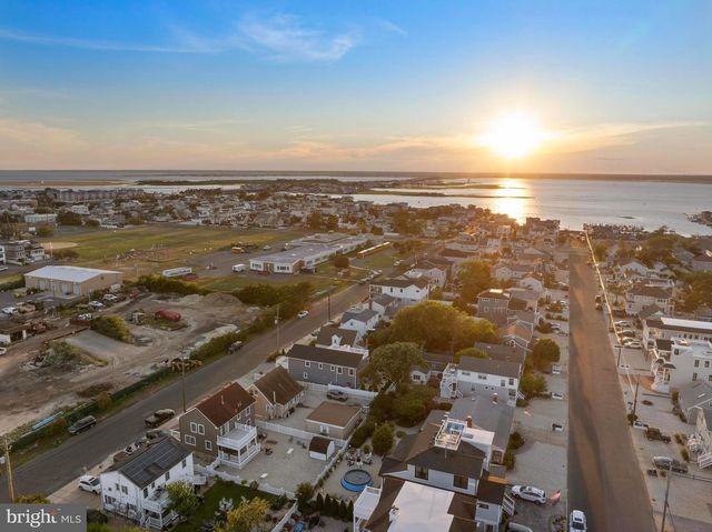 229 S 2ND ST, Surf City, NJ 08008
