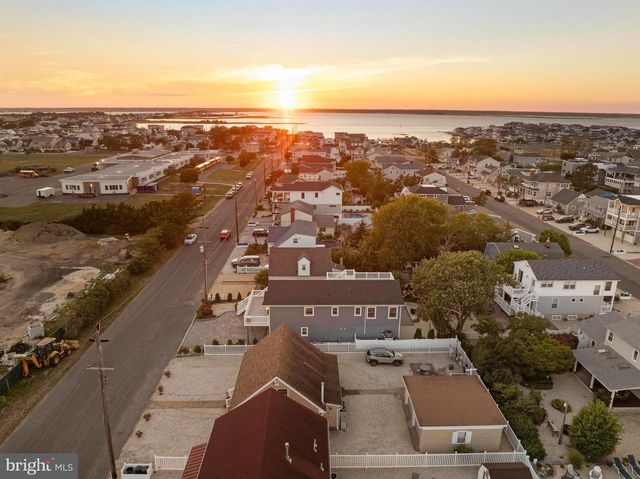 229 S 2ND ST, Surf City, NJ 08008