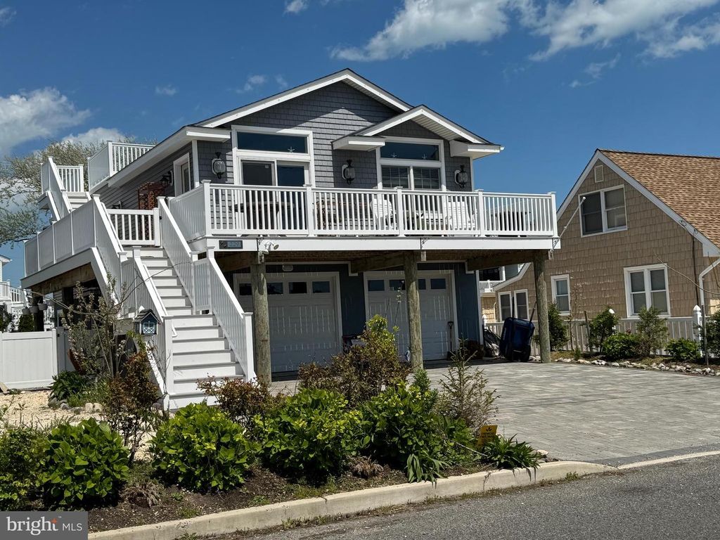 229 S 2ND ST, Surf City, NJ 08008