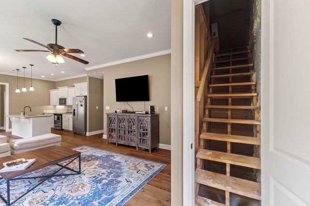 31 Riviera Dr., Hattiesburg, MS 39402