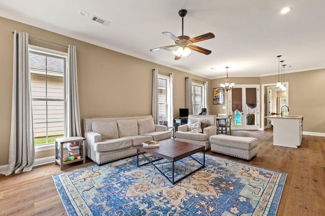 31 Riviera Dr., Hattiesburg, MS 39402