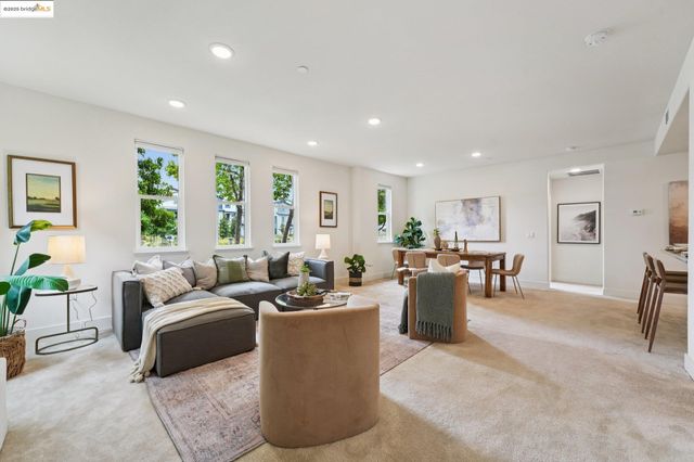 422 Mitchell Ave, Alameda, CA 94501