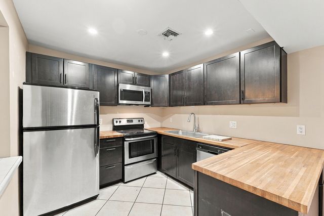 8690 NW 40th Street, Coral Springs, FL 33065