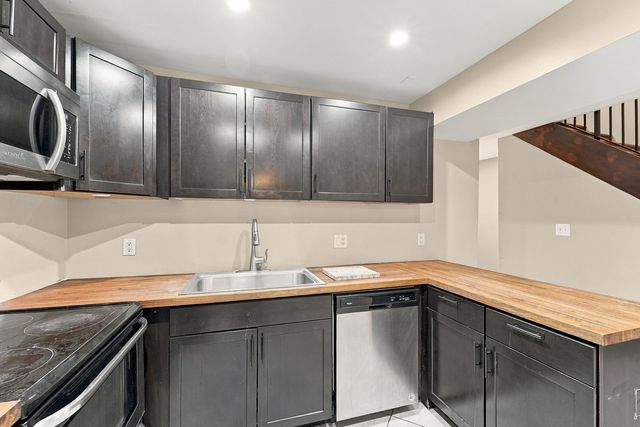 8690 NW 40th Street, Coral Springs, FL 33065