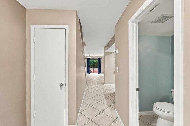 8690 NW 40th Street, Coral Springs, FL 33065
