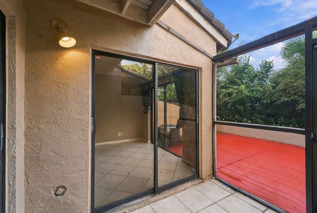 8690 NW 40th Street, Coral Springs, FL 33065