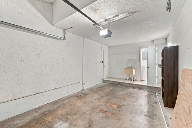8690 NW 40th Street, Coral Springs, FL 33065