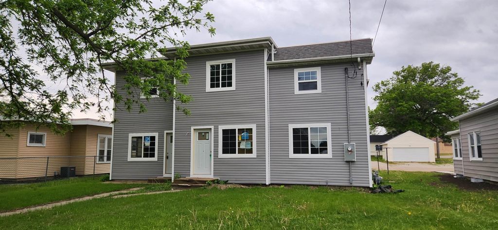 406-408 Gladys Street, Waterloo, IA 50702