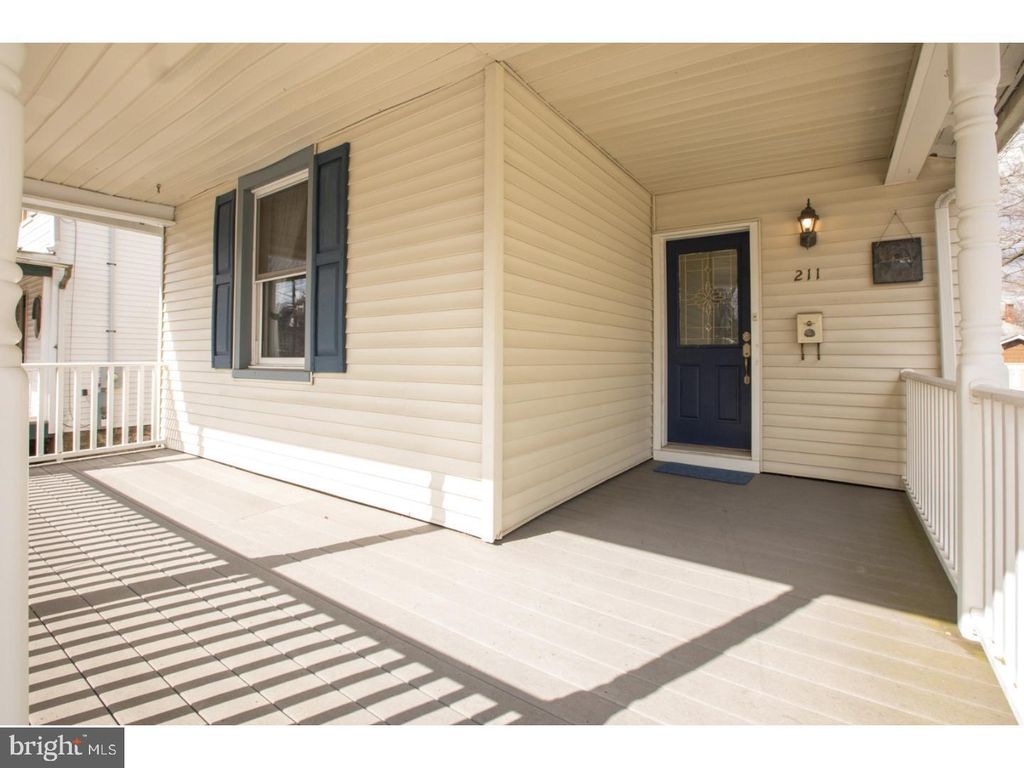 Image 2 of property listing at 211 HARVARD AVE, Collingswood, NJ 08108