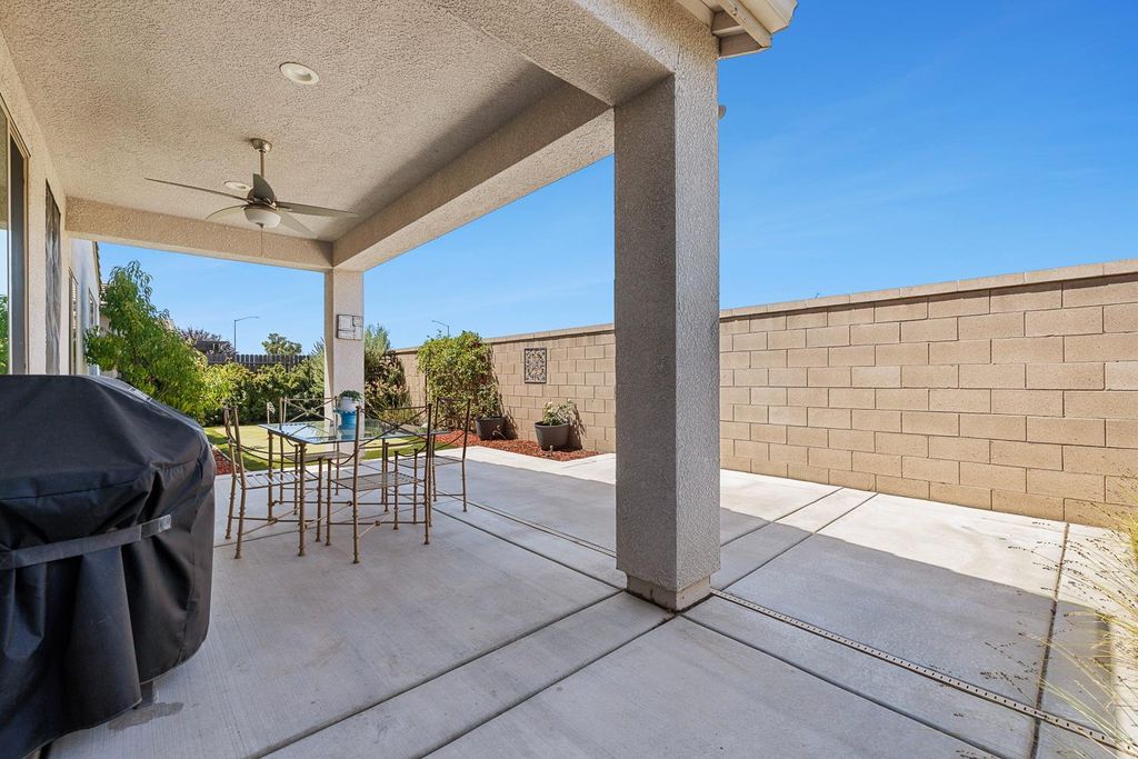 Image 25 of property listing at 1016 Lindsay Lane, Clovis, CA 93619