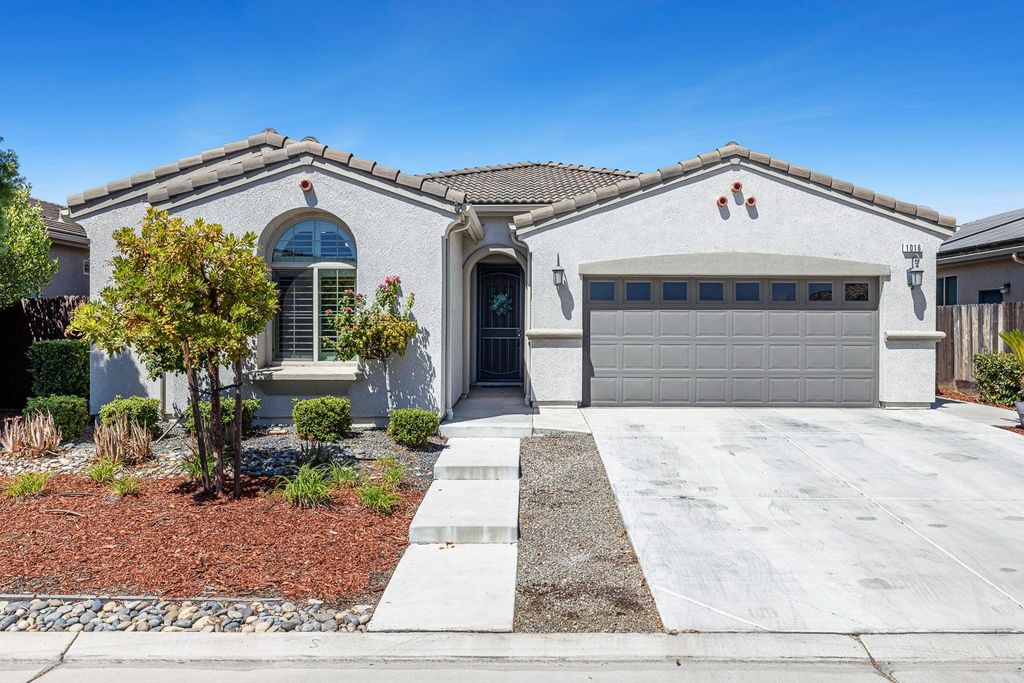 Image 27 of property listing at 1016 Lindsay Lane, Clovis, CA 93619