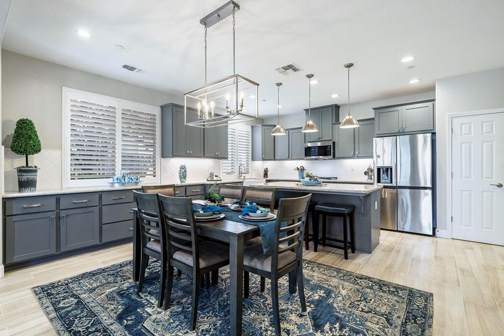 Image 8 of property listing at 1016 Lindsay Lane, Clovis, CA 93619