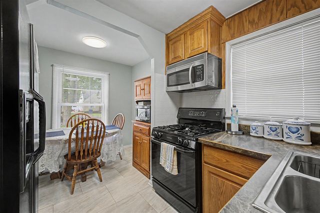 26154 Pennie Street, Dearborn Heights, MI 48125