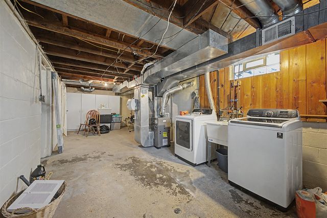 26154 Pennie Street, Dearborn Heights, MI 48125