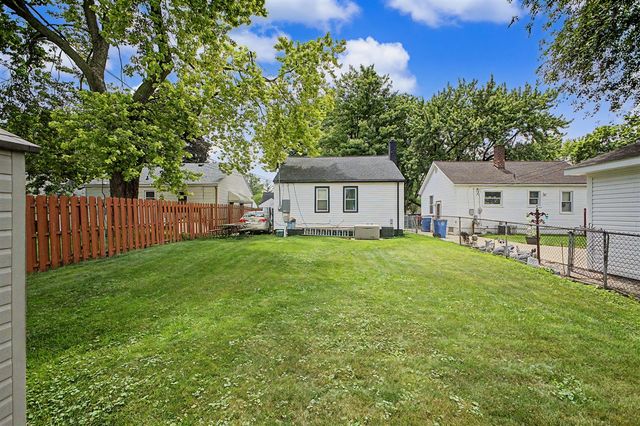 26154 Pennie Street, Dearborn Heights, MI 48125