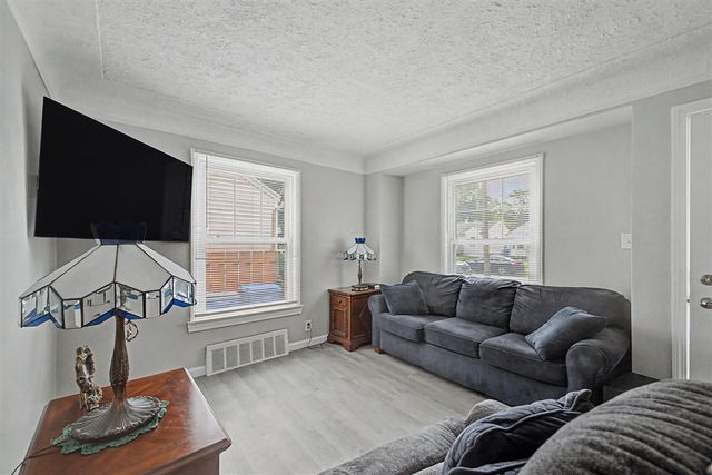 26154 Pennie Street, Dearborn Heights, MI 48125