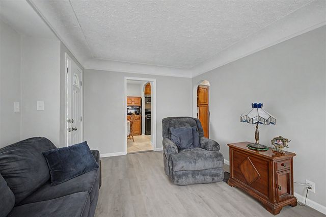 26154 Pennie Street, Dearborn Heights, MI 48125
