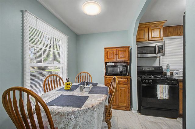 26154 Pennie Street, Dearborn Heights, MI 48125