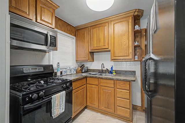 26154 Pennie Street, Dearborn Heights, MI 48125
