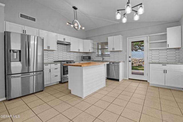 10039 PALOMA Drive, El Paso, TX 79924