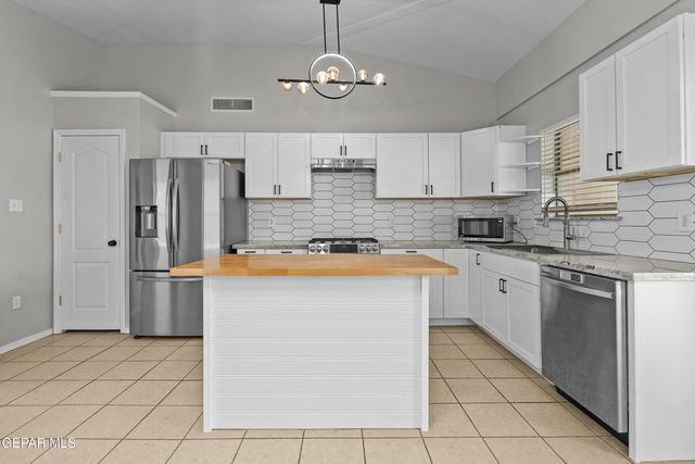 10039 PALOMA Drive, El Paso, TX 79924