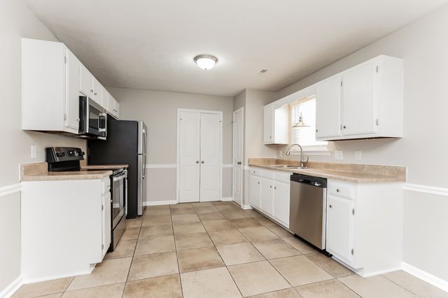 2502 Moore Way, La Vergne, TN 37086