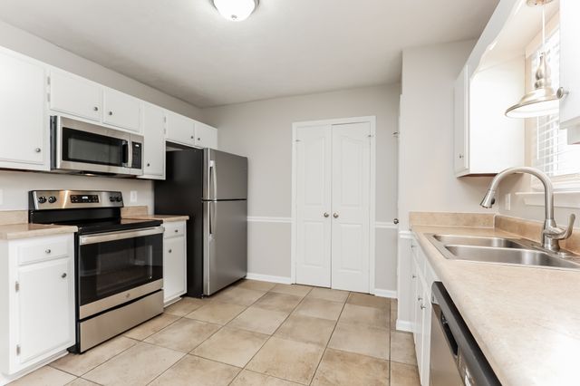 2502 Moore Way, La Vergne, TN 37086