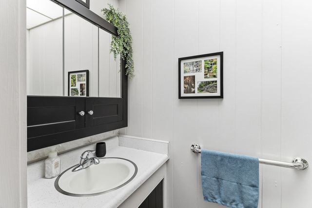 105 W Rippey Avenue, Baxter, IA 50028