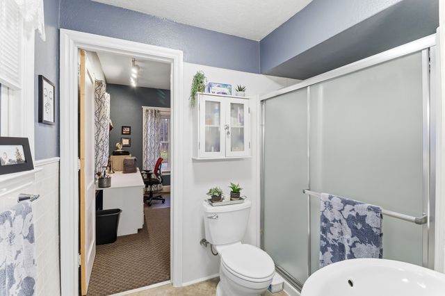 105 W Rippey Avenue, Baxter, IA 50028