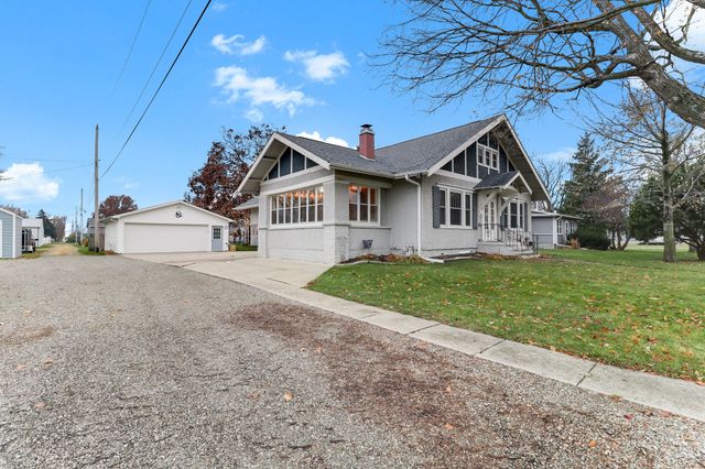 105 W Rippey Avenue, Baxter, IA 50028