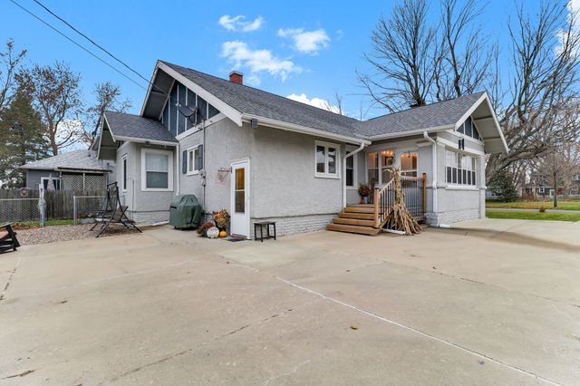 105 W Rippey Avenue, Baxter, IA 50028