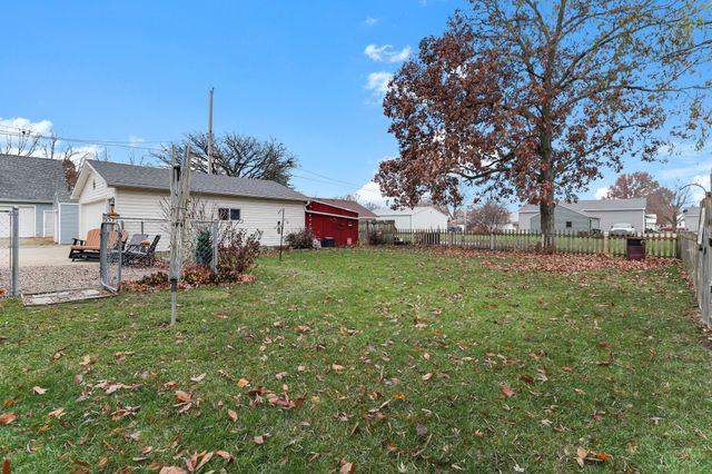105 W Rippey Avenue, Baxter, IA 50028