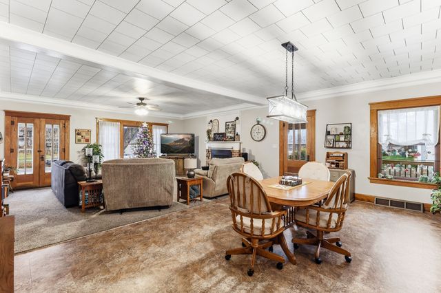 105 W Rippey Avenue, Baxter, IA 50028