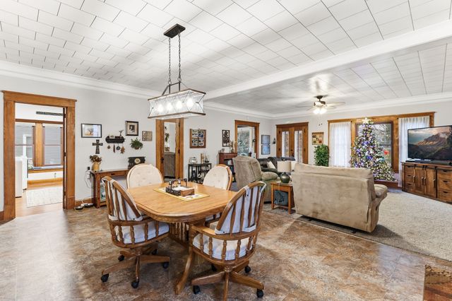 105 W Rippey Avenue, Baxter, IA 50028