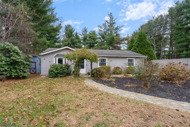 11 Carol Ct, Glen Gardner Boro, NJ 08826