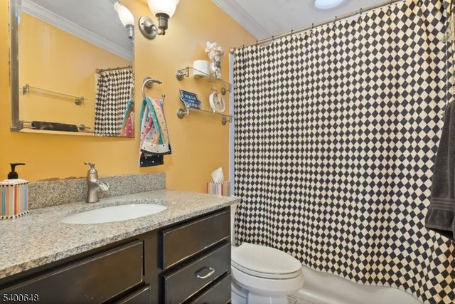 11 Carol Ct, Glen Gardner Boro, NJ 08826