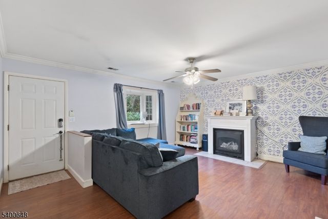 11 Carol Ct, Glen Gardner Boro, NJ 08826