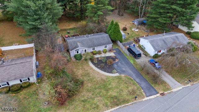 11 Carol Ct, Glen Gardner Boro, NJ 08826