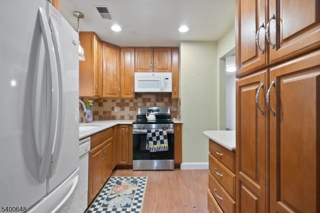 11 Carol Ct, Glen Gardner Boro, NJ 08826