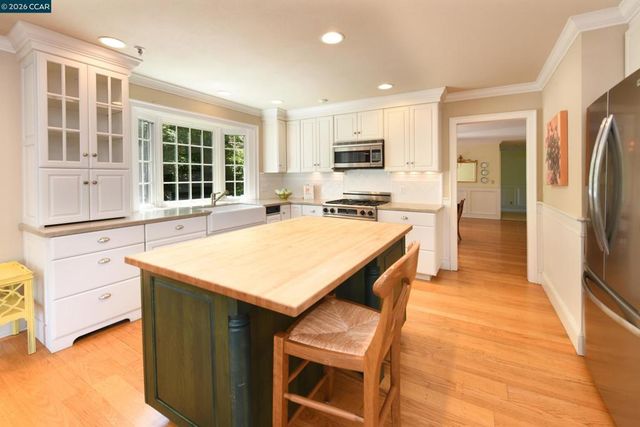 84 Quail Ln, Martinez, CA 94553