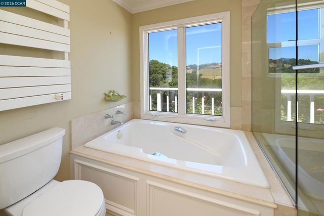 84 Quail Ln, Martinez, CA 94553
