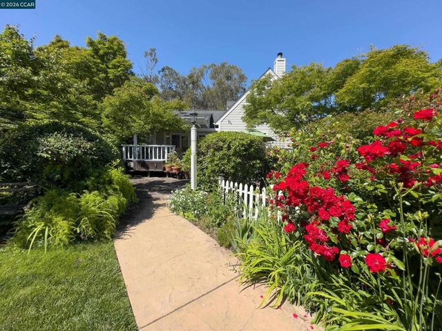 84 Quail Ln, Martinez, CA 94553