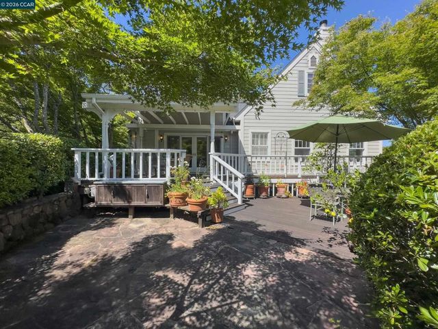 84 Quail Ln, Martinez, CA 94553
